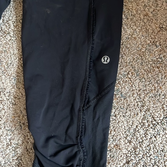 Black with purple lulu crops size 6 - Picture 2 of 3